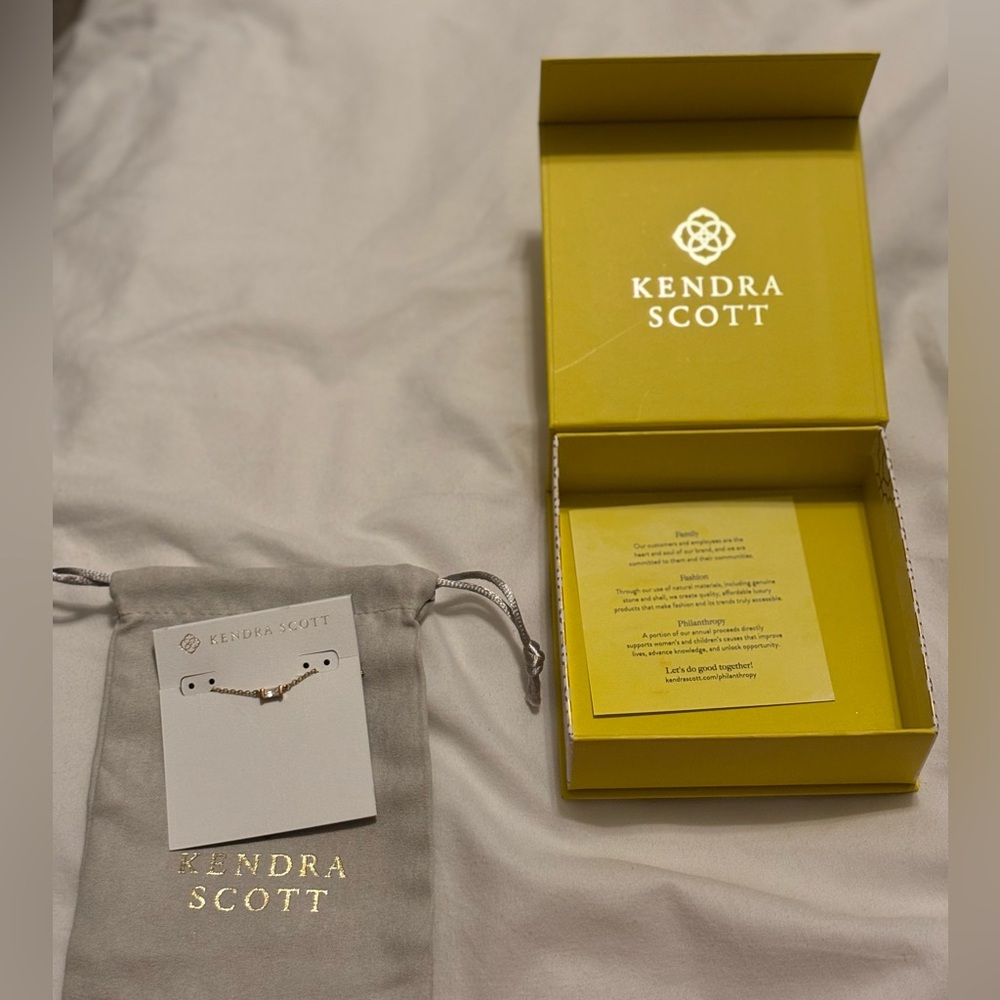 Kendra Scott Dainty Gold necklace